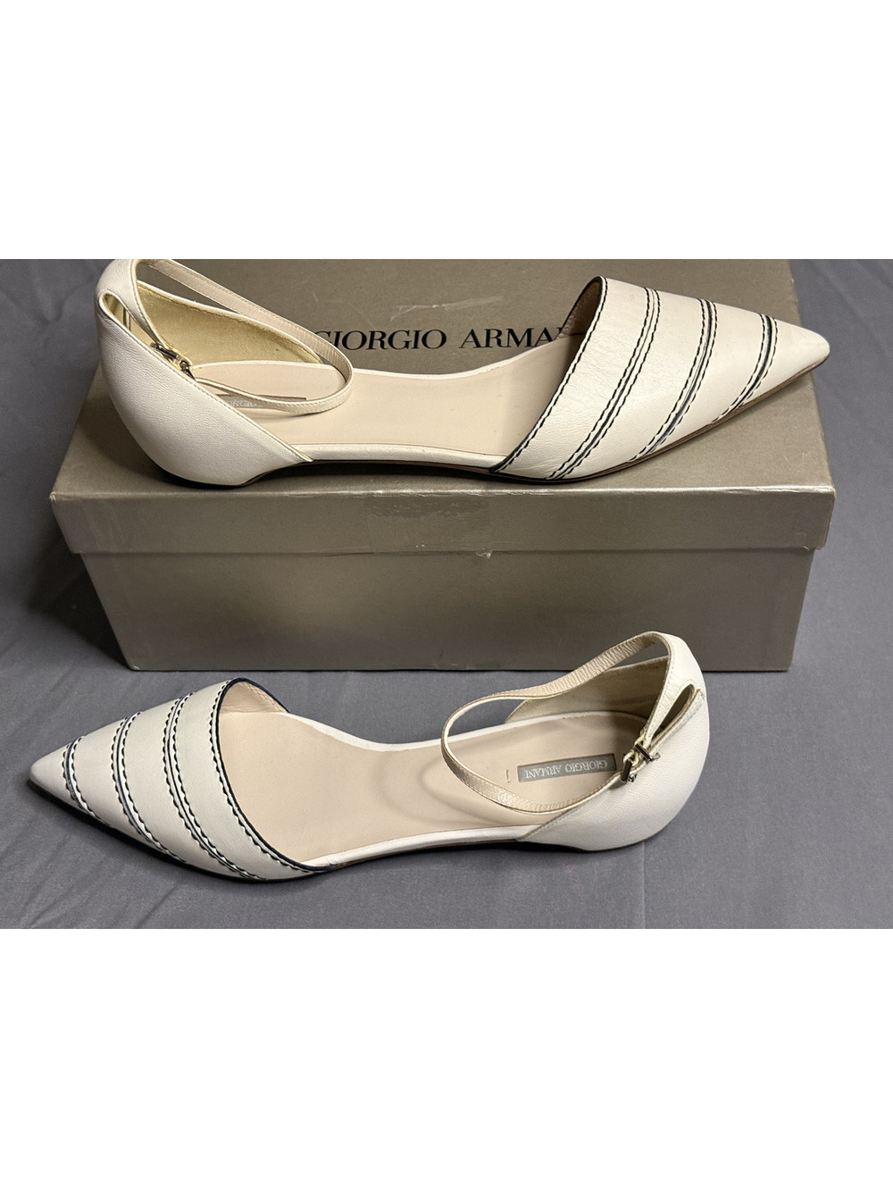 GIORGIO ARMANI WOMEN'S LEATHER POINTED FLATS 38 (US 8W) FLAW